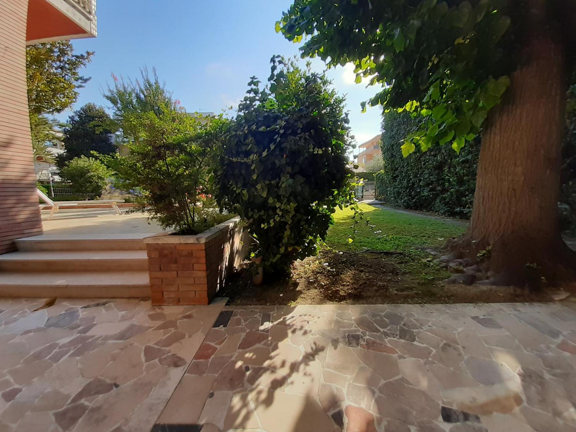 La Gran Dama Bed & Breakfast Roseto Degli Abruzzi Ngoại thất bức ảnh